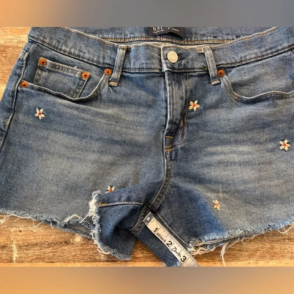 GAP Denim Women's Jean Shorts Size 28 Floral Embroidered 3” Stretch Denim Boho